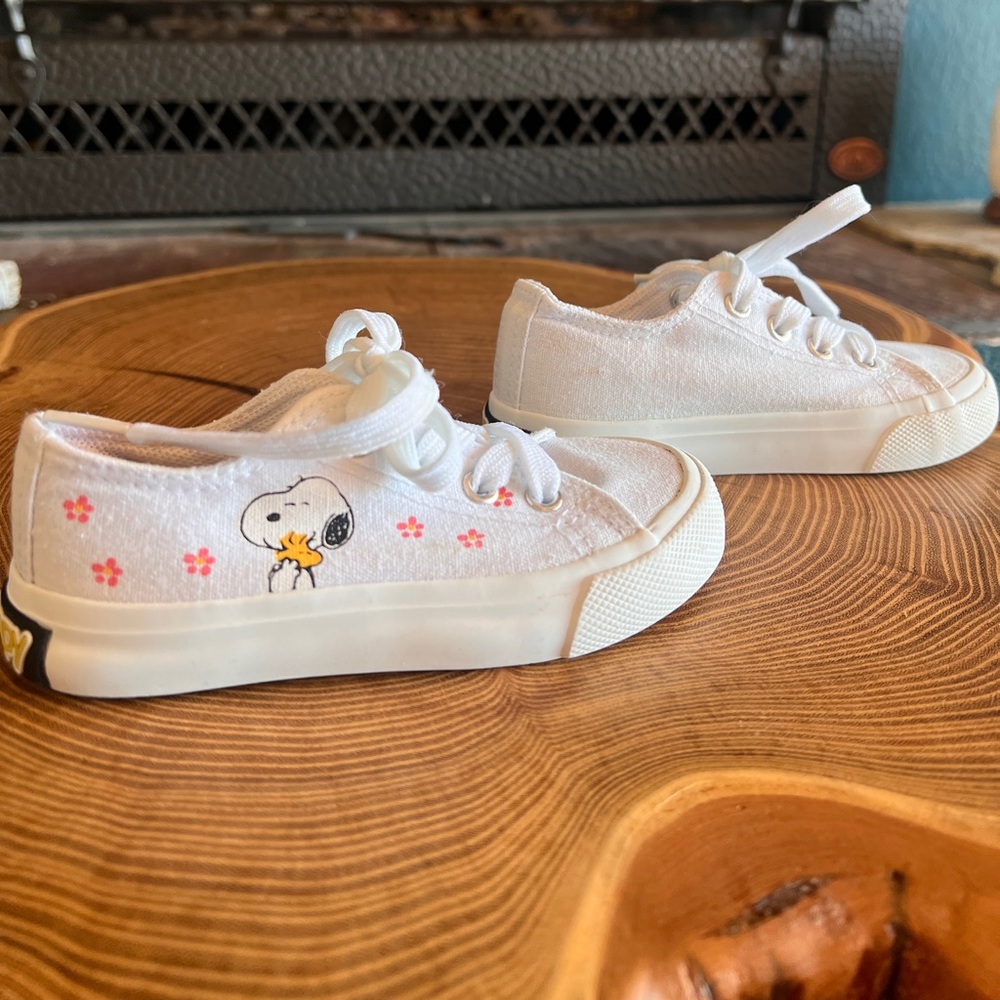 Peanuts Canvas Low Top Sneaker Shoes Snoopy Flowers White/Pink/Black Toddler 7